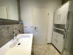 ATTRAKTIVER KAUFPREIS!! - Demnächst bezugsfreie, komplett modernisierte 3,5-Zimmer-ETW mit hochwertiger Einbauküche - modernisiertes Duschbad